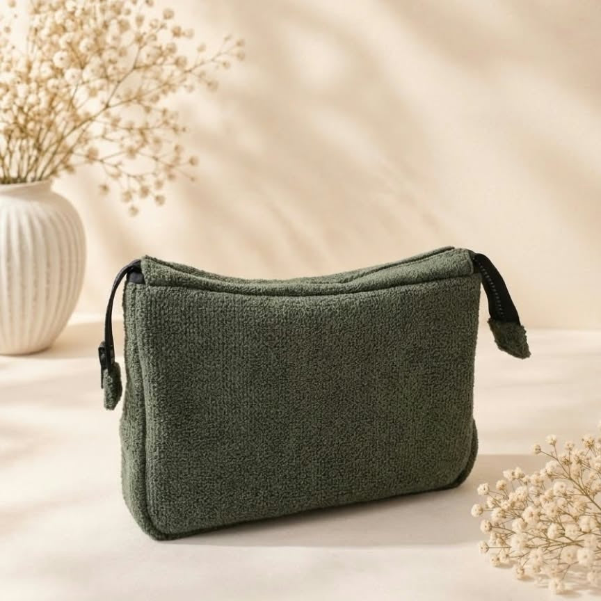 Chaki veliūrinė kosmetinė iš šono
