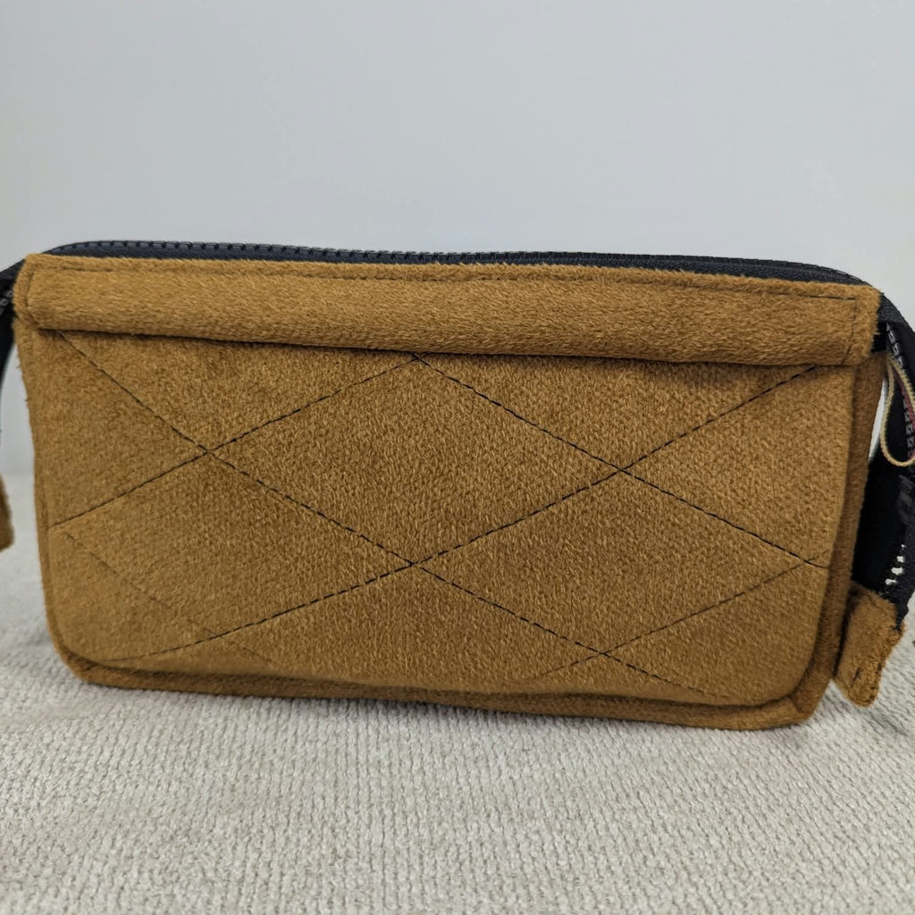 Maža garstyčių spalvos veliūrinė kosmetinė 20×12 cm, dygsniuotas rombų raštas
