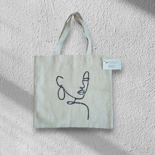 Maišelis dekoruotas moters veidu